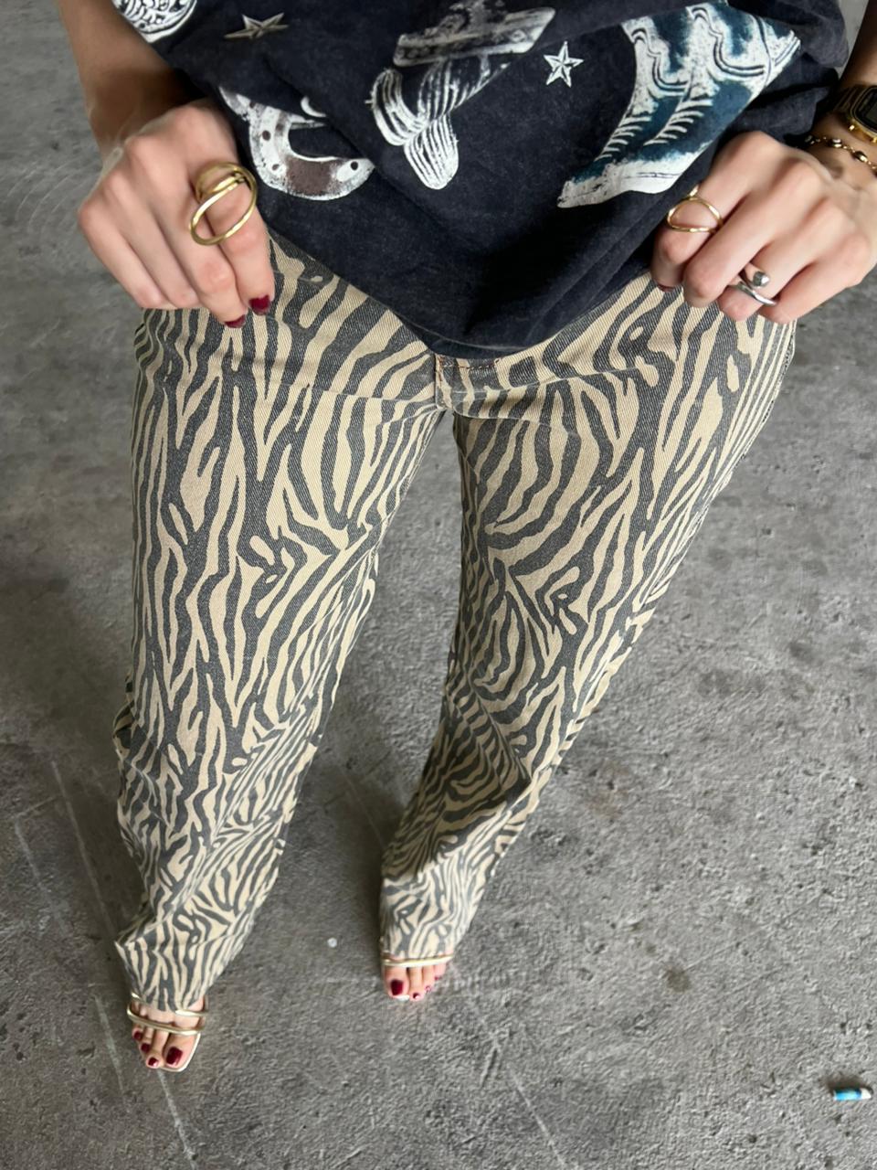 JEANS RECTOS HIGH WAIST ESTAMPADOS