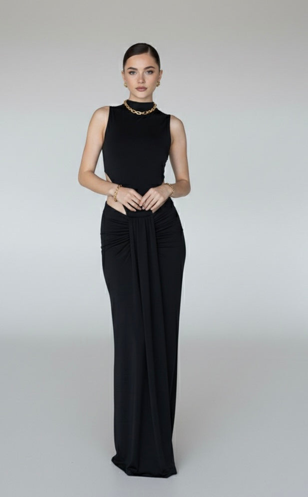 Vestido negro apertura